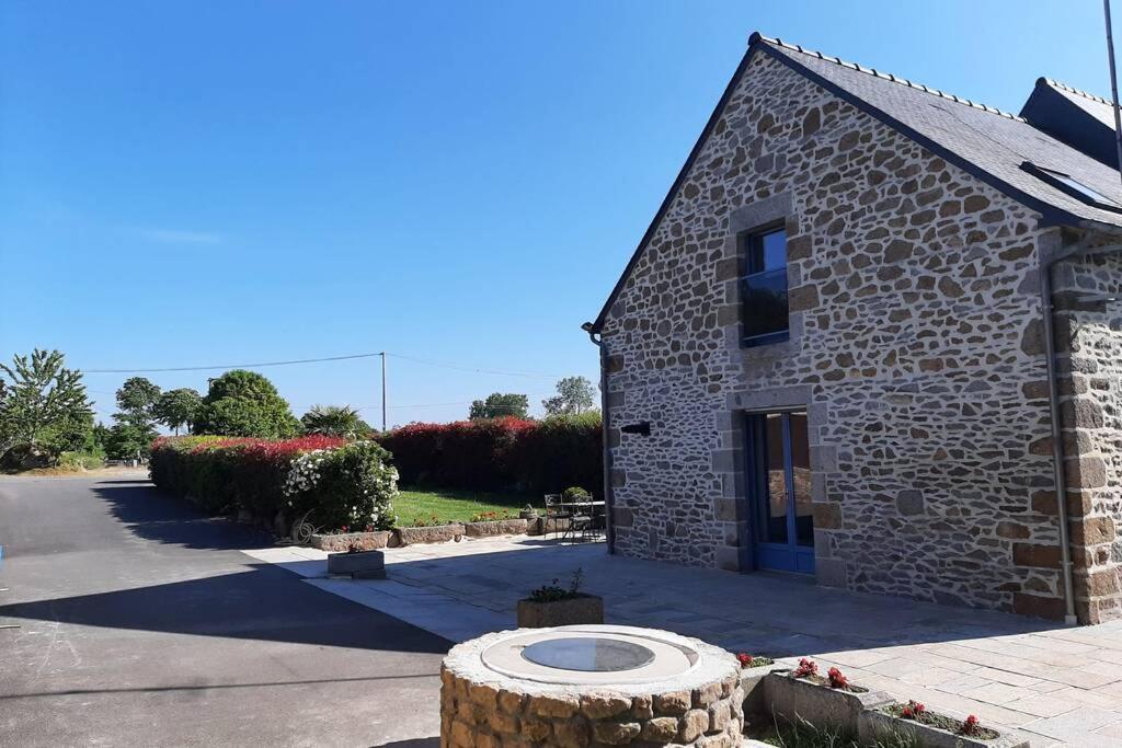 La Maison Bleue Saint-Sauveur-des-Landes Exterior photo