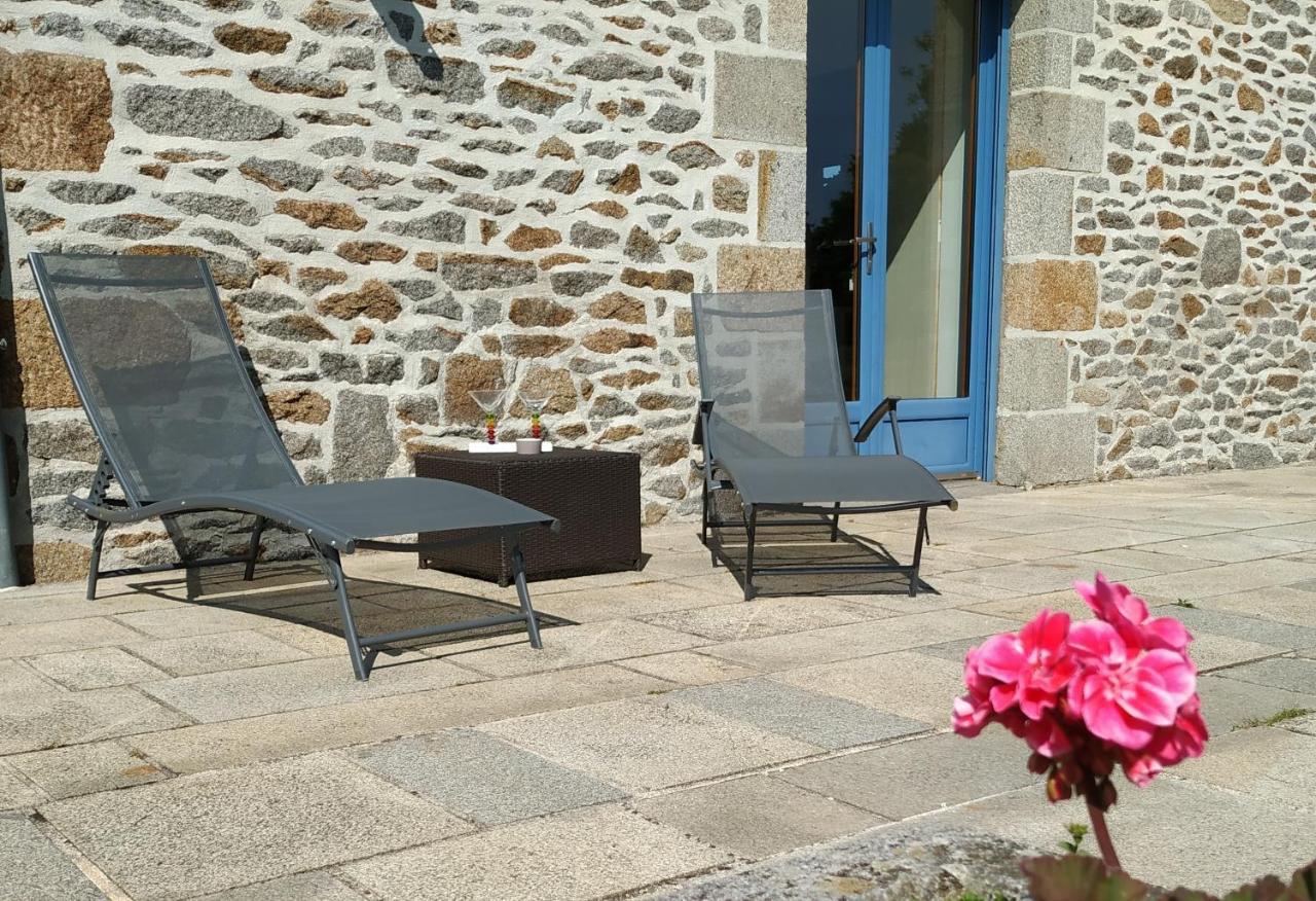 La Maison Bleue Saint-Sauveur-des-Landes Exterior photo